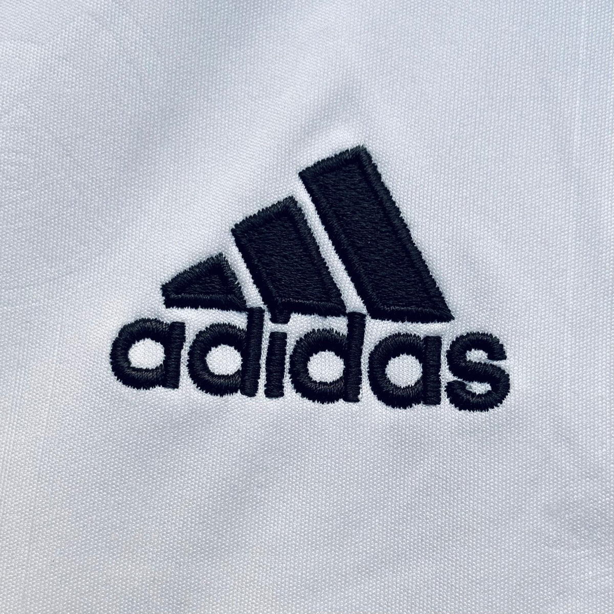 Camiseta de fútbol Real Madrid 2022-2023 local Adidas