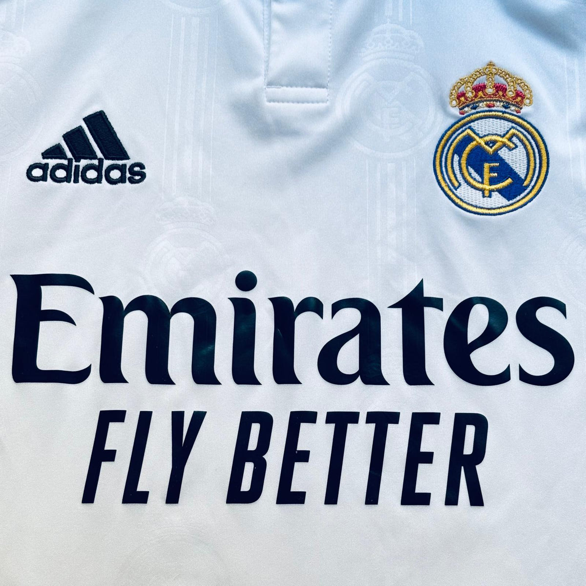 Camiseta de fútbol Real Madrid 2022-2023 local Adidas