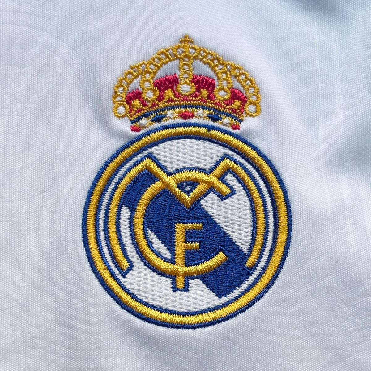 Camiseta de fútbol Real Madrid 2022-2023 local Adidas