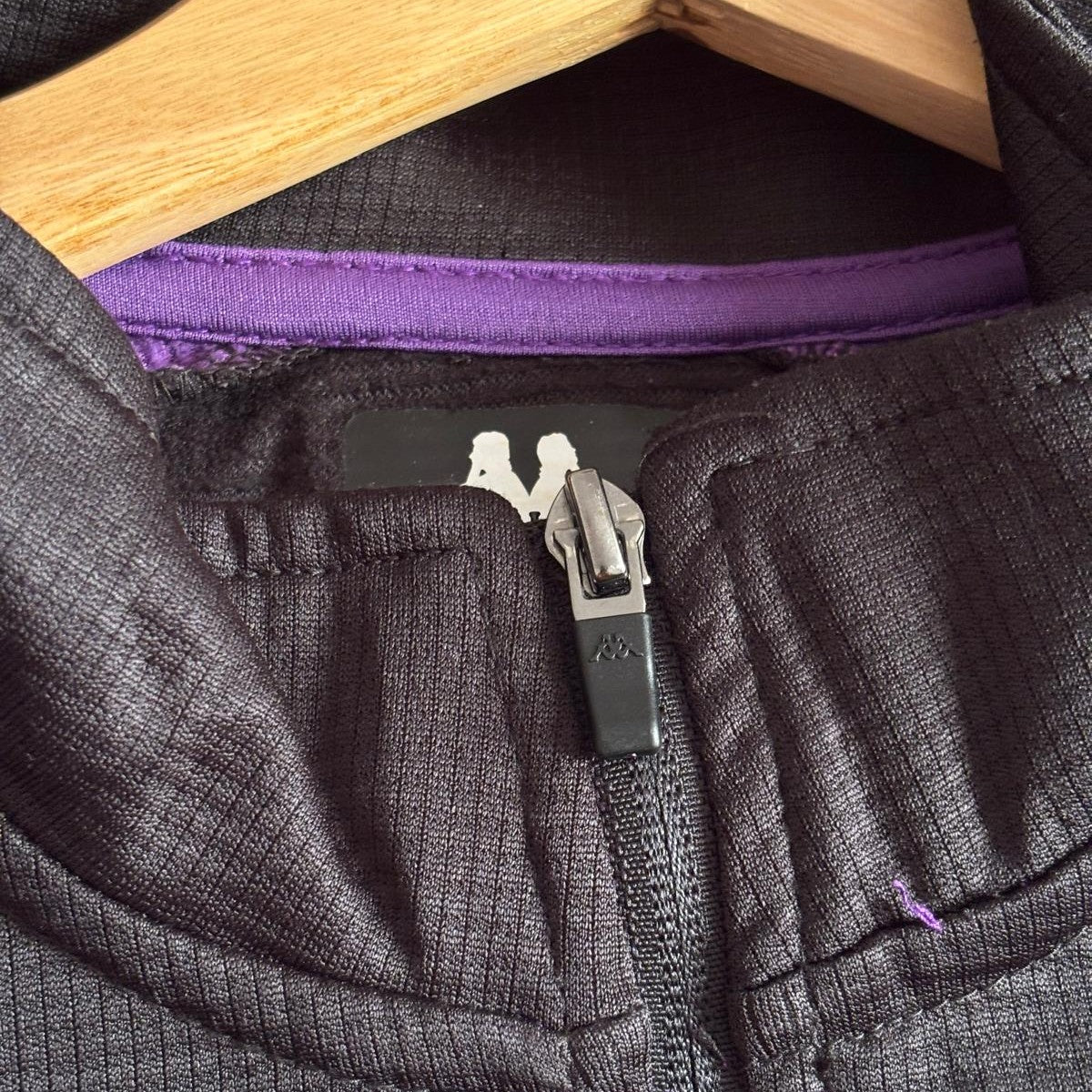 Chaqueta de fútbol CD Guadalajara Kappa negra y morada