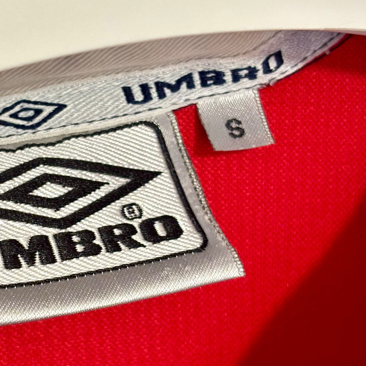 Chile 2000 Umbro Home Shirt / Camiseta de fútbol selección Chile 2000 local original
