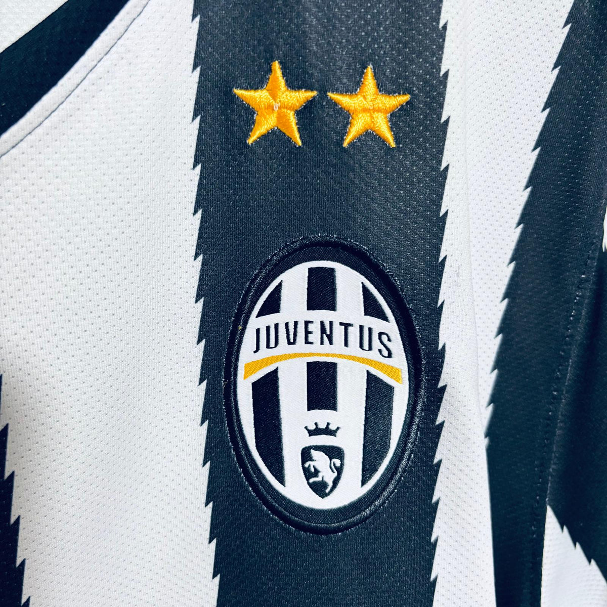 camiseta de futbol de la juventus de turin primera equipacion nike 2010 2011 rayas negras y blancas