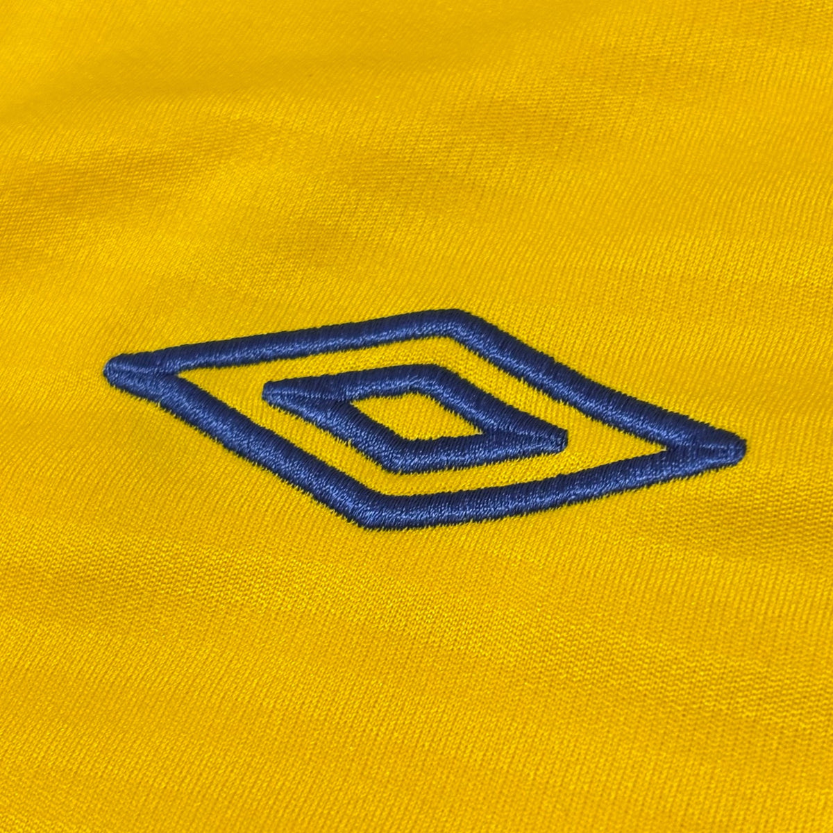 sweden-suecia-home-football-jersey-shirt-2010-camiseta-futbol-local-umbro-